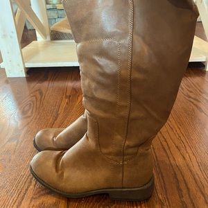 Light brown boots, size 7